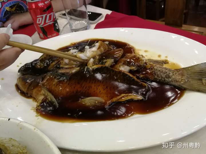 西湖醋魚太甜 東坡肉也就普通紅燒肉吧,配的饃饃(?