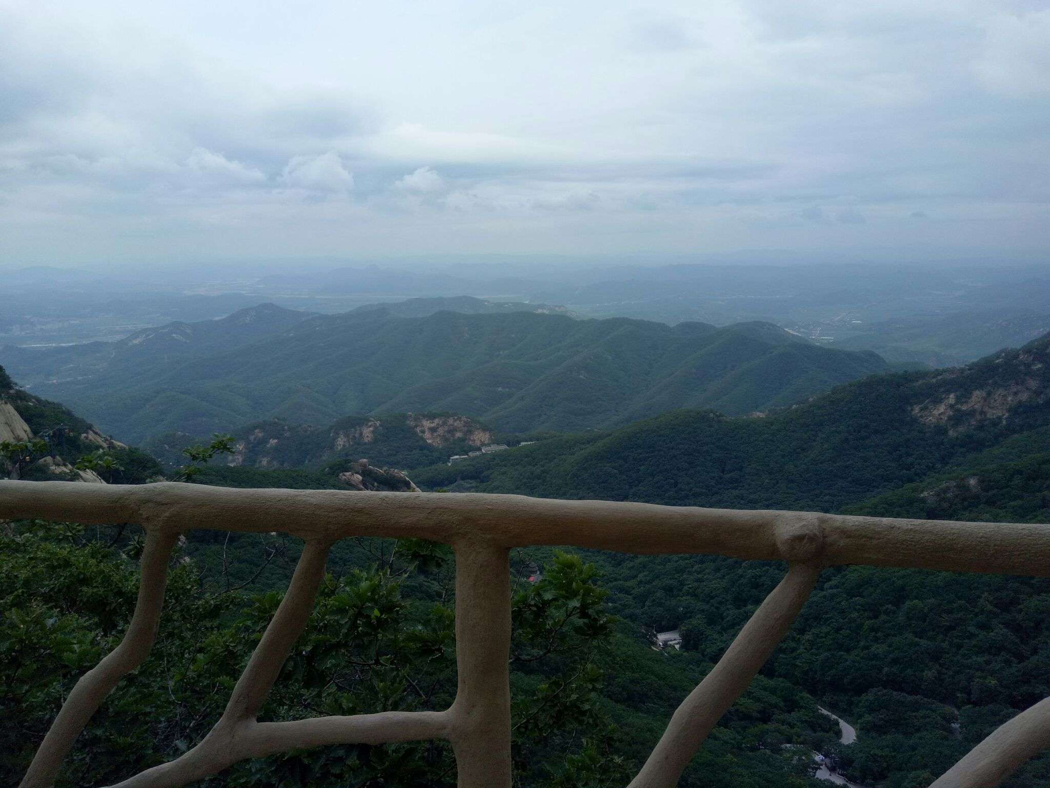 遼寧省丹東市鳳城市鳳凰山的 玻璃棧道!上過不少雜誌推薦!