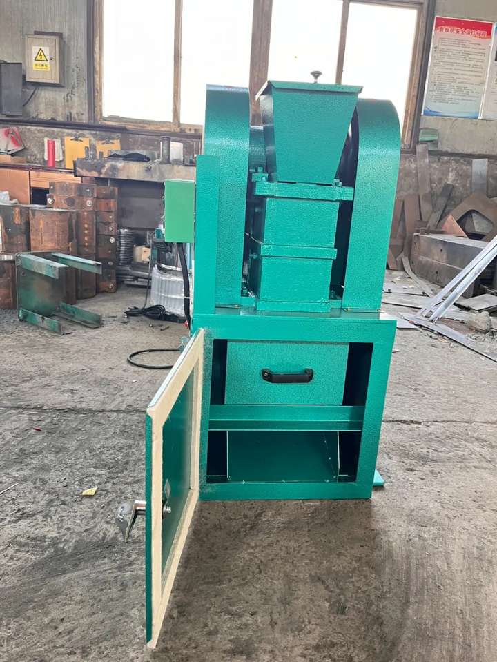 實(shí)驗(yàn)室顎式破碎機(jī)