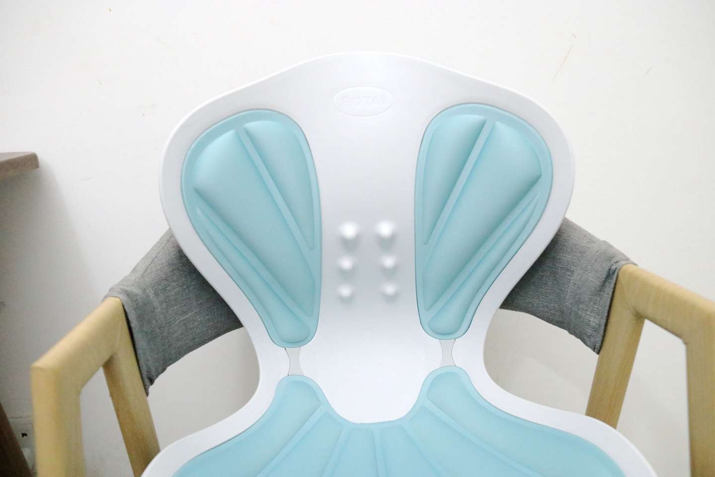 矫正坐姿,舒缓压力,荣泰P30好姿态按摩坐垫体验