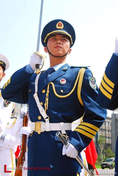 中国三军仪仗队佩戴中式剑会不会更好看
