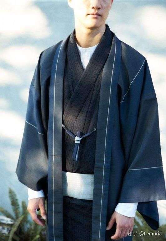 题主截图里的"道袍"其实是国内给这种来源于和服的一种日式短外套取的