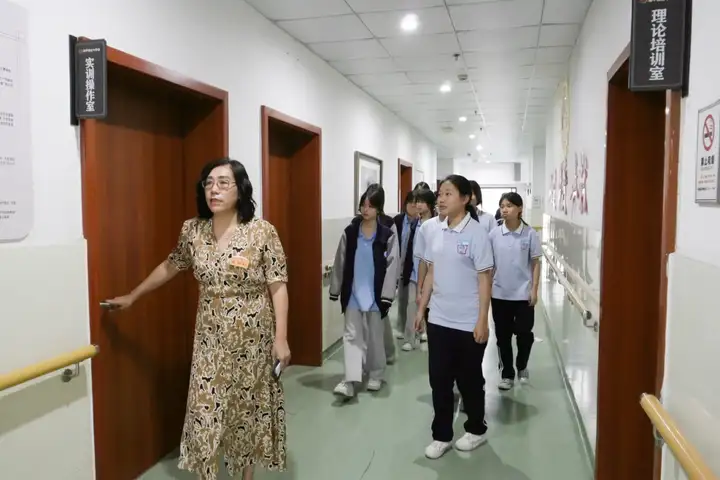 【活力校园】且行且观识百态 亦思亦学正青春 | 我校塘栖校区学子走进临平开展实践活动(图6)