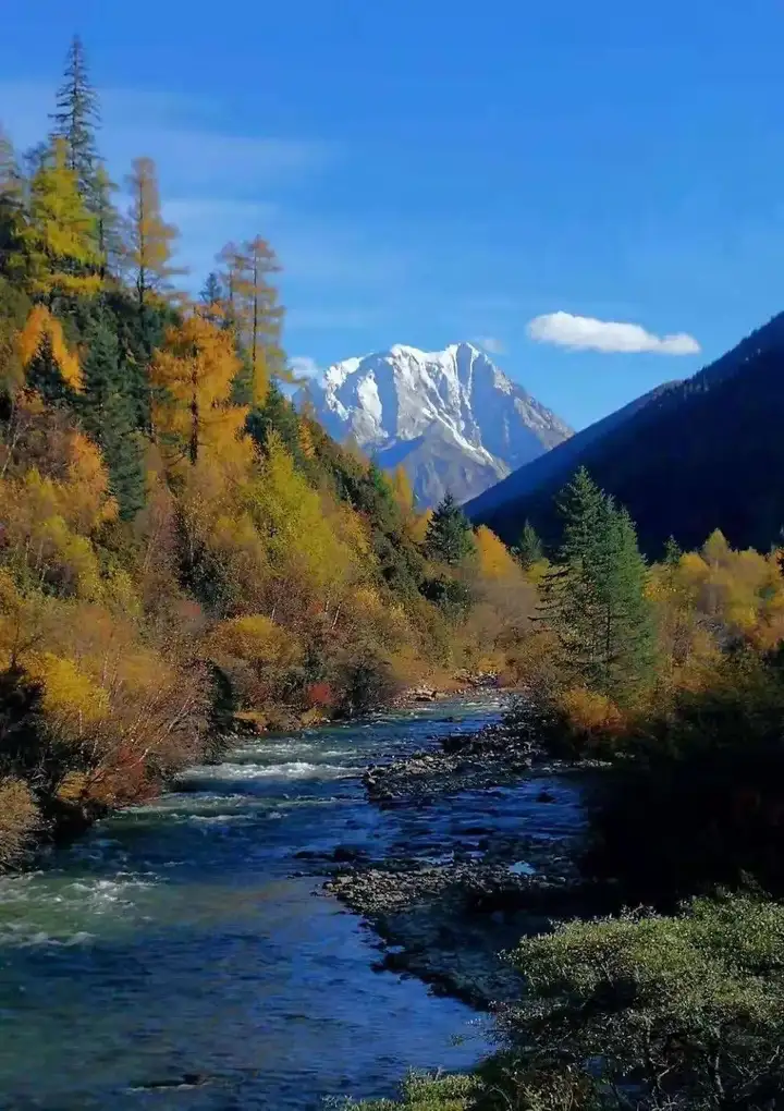 稻城亚丁几月份去最好（稻城亚丁旅游攻略）