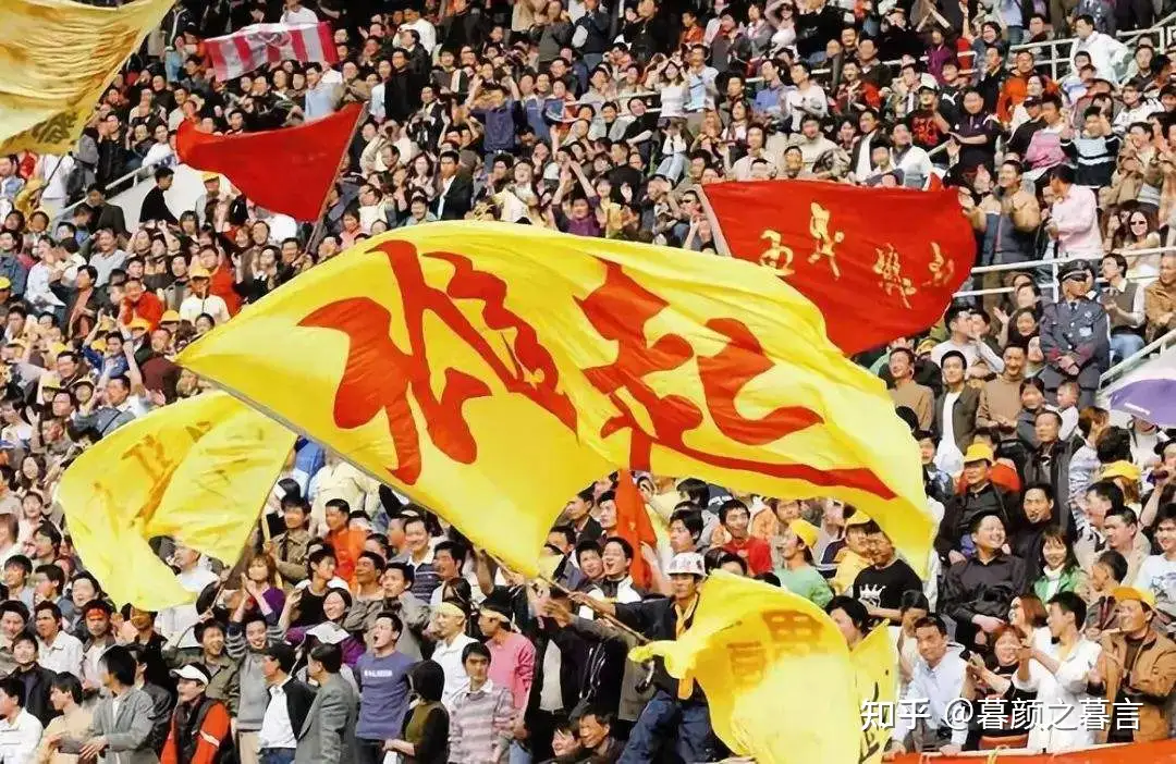 媒体就中国职业足球发展专访张路，为何中国足球水平不升反降？国内足球职业发展会面临哪些困境？
