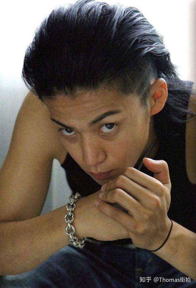 小栗旬13年前 热血高校 造型 痞帅背头 述说不凡残酷青春岁月 知乎 小栗旬13年前 热血高校 造型 痞帅背头 述说不凡残酷青春岁月 知乎