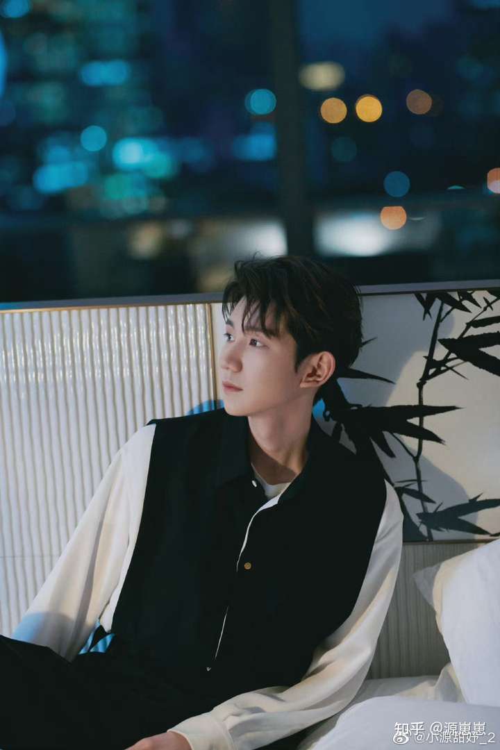 有没有王源照片氛围感爆棚的?