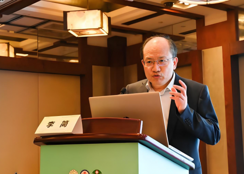 “胸外一把刀”李简 妙手雕琢小细胞肺癌新希望