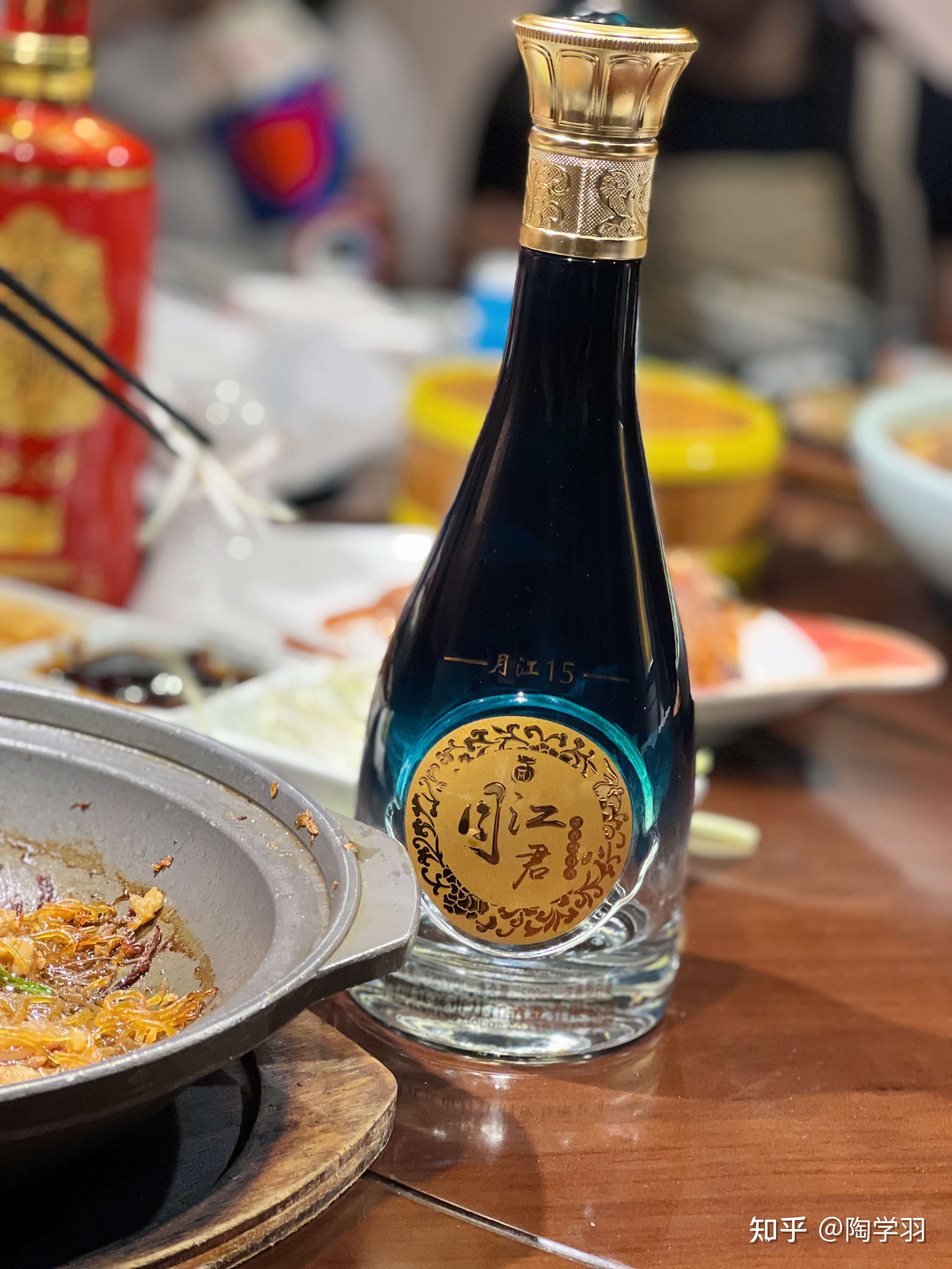 酒桌上的中国人白酒里的学问