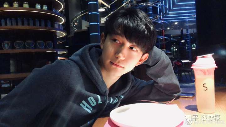 你是怎么认识凡宇 凡旭 樊旭 樊宇的?