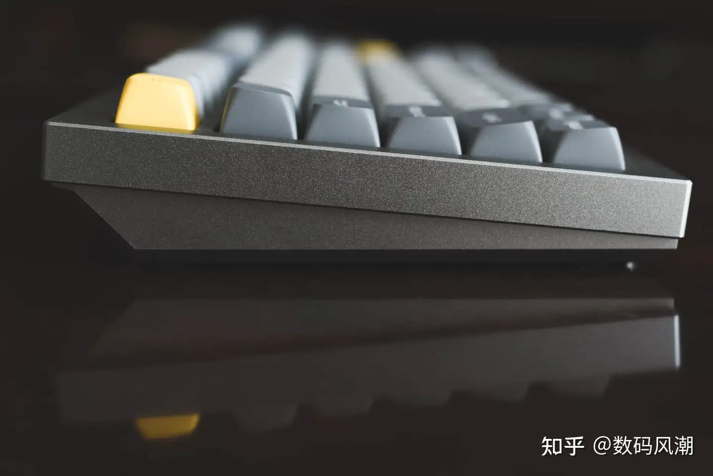 全国宅配無料 ベースのみ】キーボード Keychron Q1 Q1(ノブバージョン