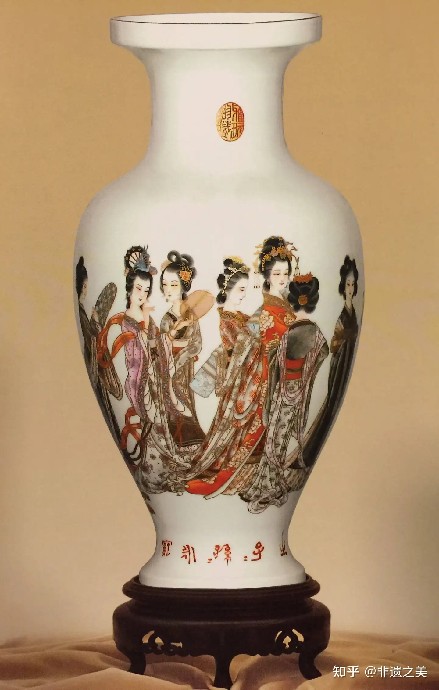 中国美術景徳鎮青華釉裹紅花瓶-