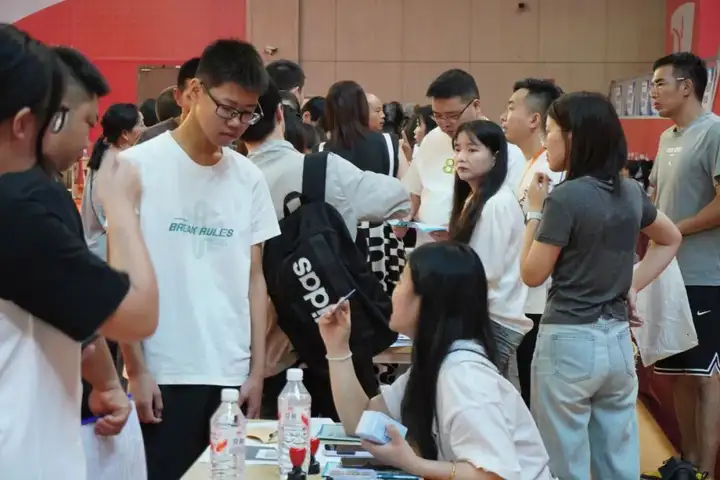 志远踏新路 启梦扬帆时 | 塘栖校区2025新生报到(图6)