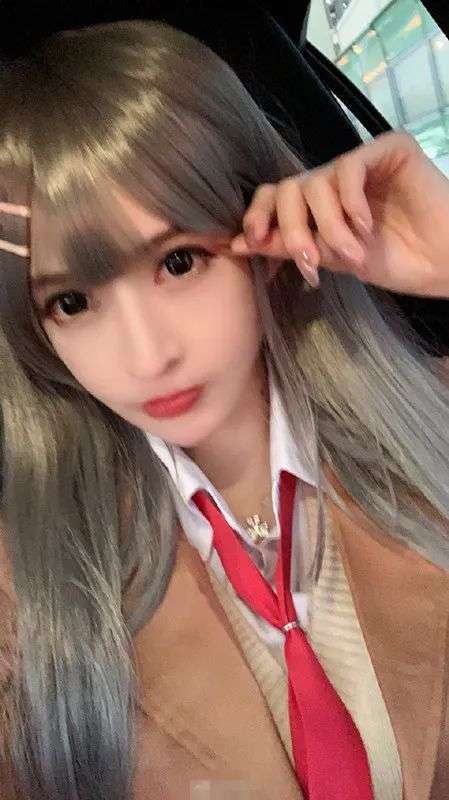 王羽杉再发美照却被网友一顿嫌弃摄影师的角度真不行