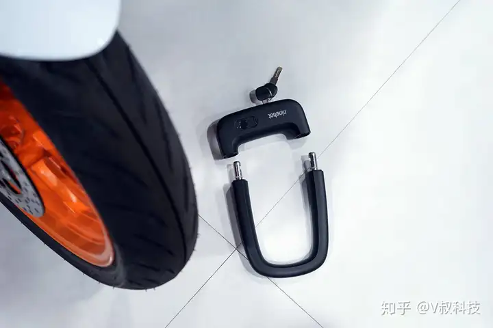 偷车是不可能的，这辈子都不可能的！九号智能指纹锁只有我能开！