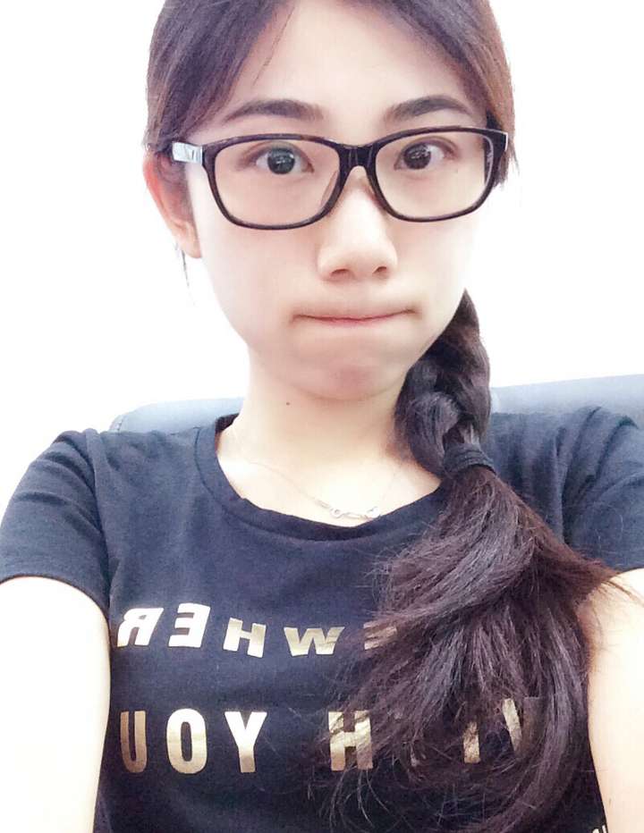 戴眼镜的女孩怎样自拍好看?