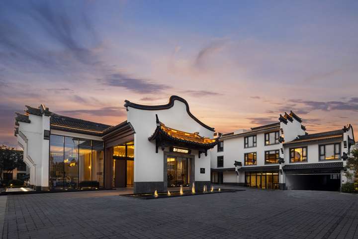 西塘万达美华酒店讲述着江南的故事，表达质朴与自然