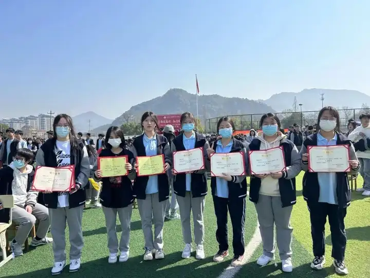 青春印记 | 奋楫笃行 • 一路生花 ——21幼儿保育二班班级风采(图31) 青春印记 | 奋楫笃行 • 一路生花 ——21幼儿保育二班班级风采(图31)