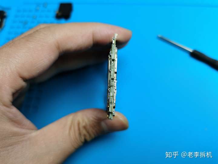 最新:荣耀30 Pro图文拆机图解分享 数码拆机百科 第15张-巨头拆机测评网 最新:荣耀30 Pro图文拆机图解分享 数码拆机百科 第15张