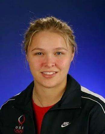 ufc赛场上15连胜的超然战绩,随着意外败给霍莉霍尔姆之后,又意外败给