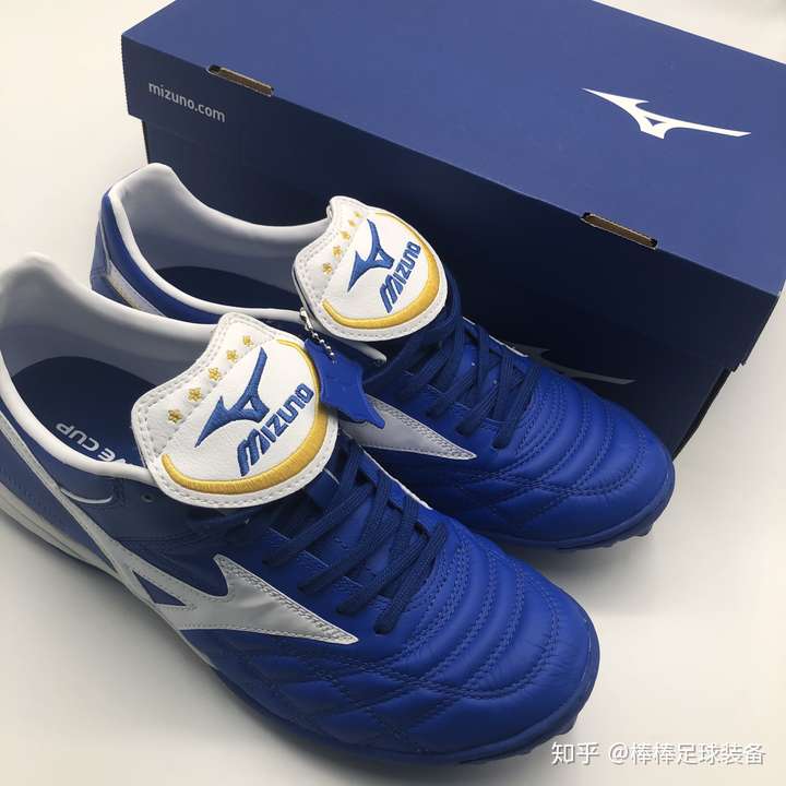 美津浓wavecuplegendas里瓦尔多复刻蓝白配色宽脚足球鞋