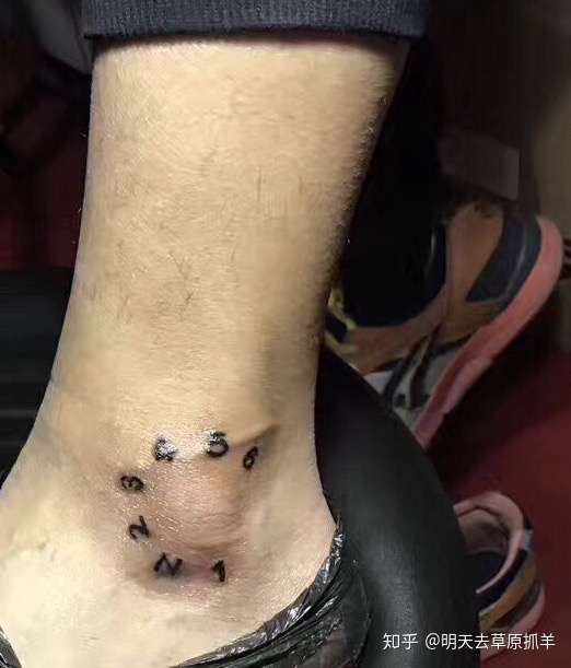 一定要买一台6档的摩托车,纹身立志.