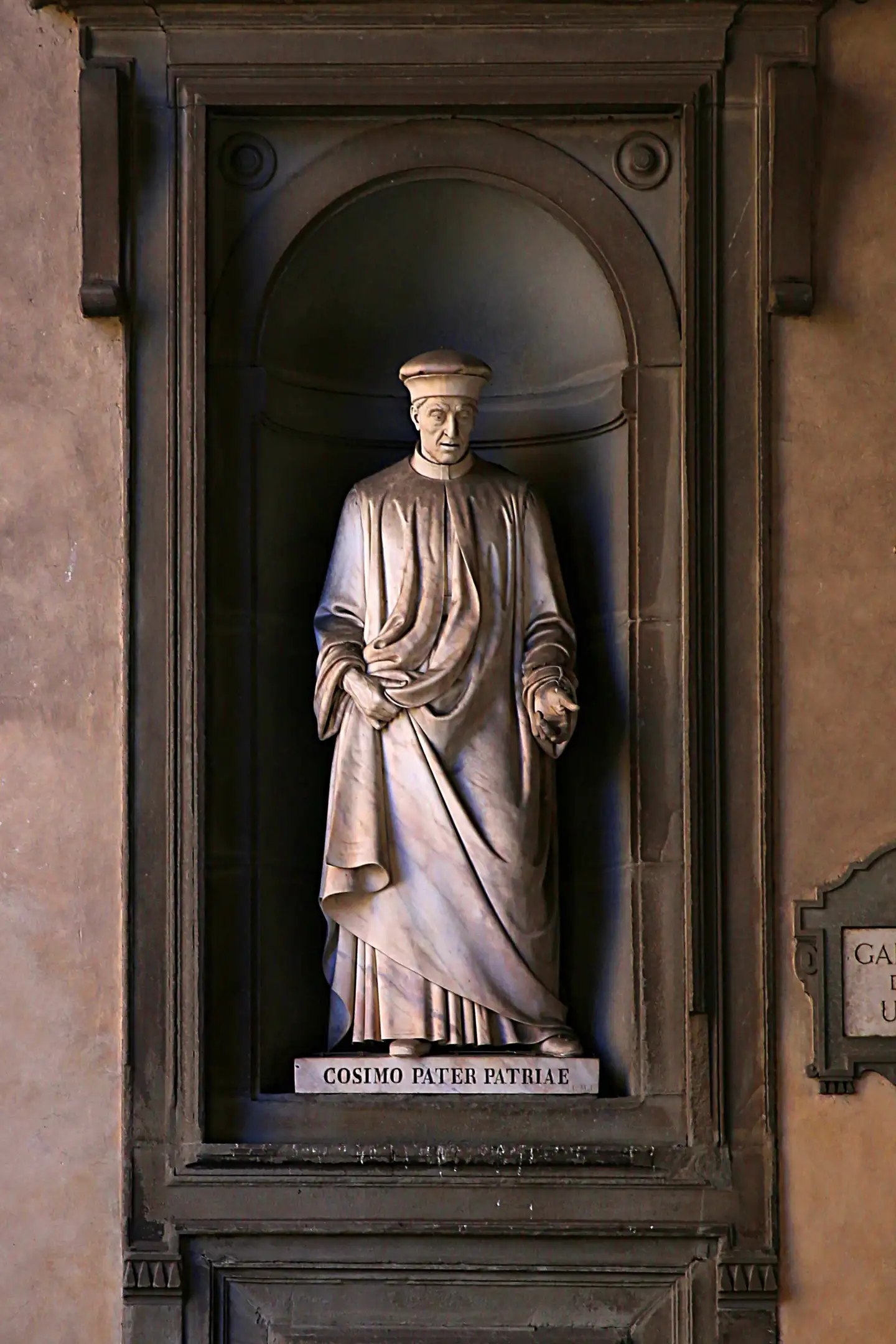 佛罗伦萨-乌菲齐美术馆：名人长廊28座雕像，馆藏雕塑与内景【多图欣赏