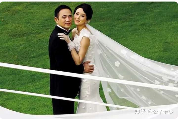 向佐出轨小胡静,胡静莫名躺枪!嫁给50亿富豪,丈夫为她摘除器官插图8 向佐出轨小胡静,胡静莫名躺枪!嫁给50亿富豪,丈夫为她摘除器官插图8