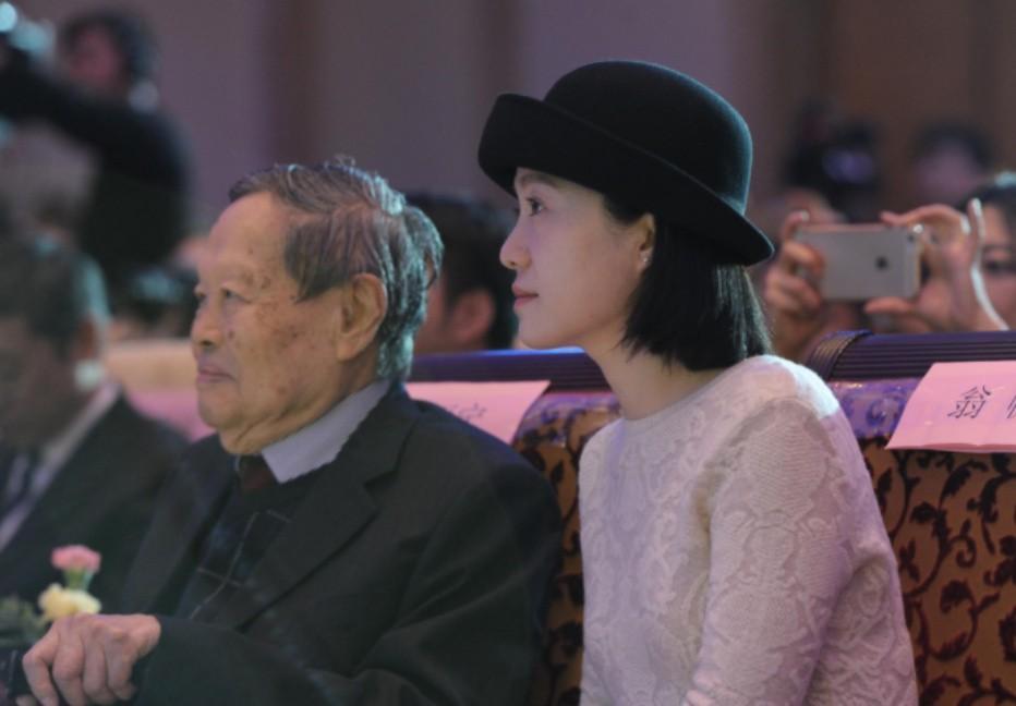 杨振宁82岁娶28岁的翁帆 2019翁帆产下一子是真的吗？