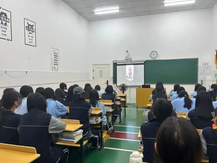 青春印记 | 奋楫笃行 • 一路生花 ——21幼儿保育二班班级风采(图7) 青春印记 | 奋楫笃行 • 一路生花 ——21幼儿保育二班班级风采(图7)