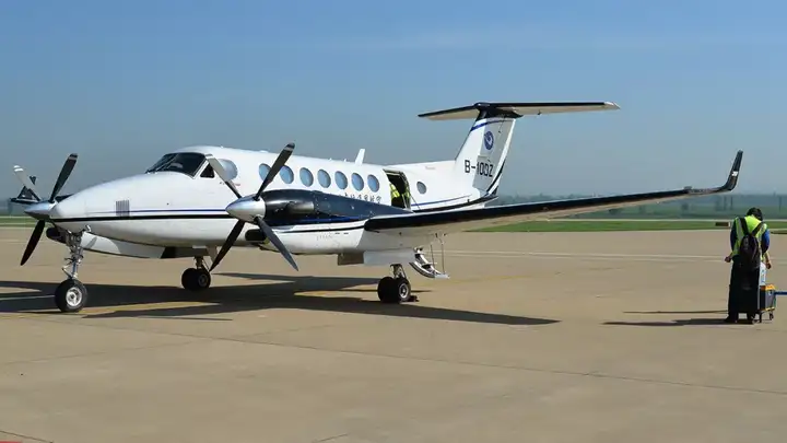 花60元，我就坐了次“私人飞机”，带沙发的那种！