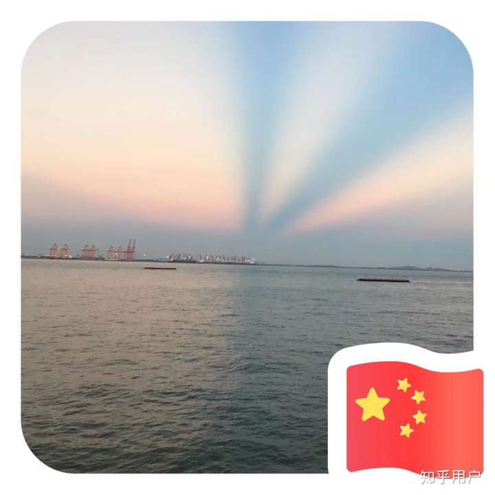 「给我一个圣诞老人」之后微信并不是自动在头像上加上「国旗」图样