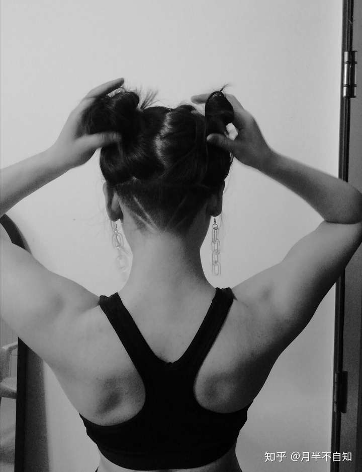 有没有好看的半剃头图片(女生!)?