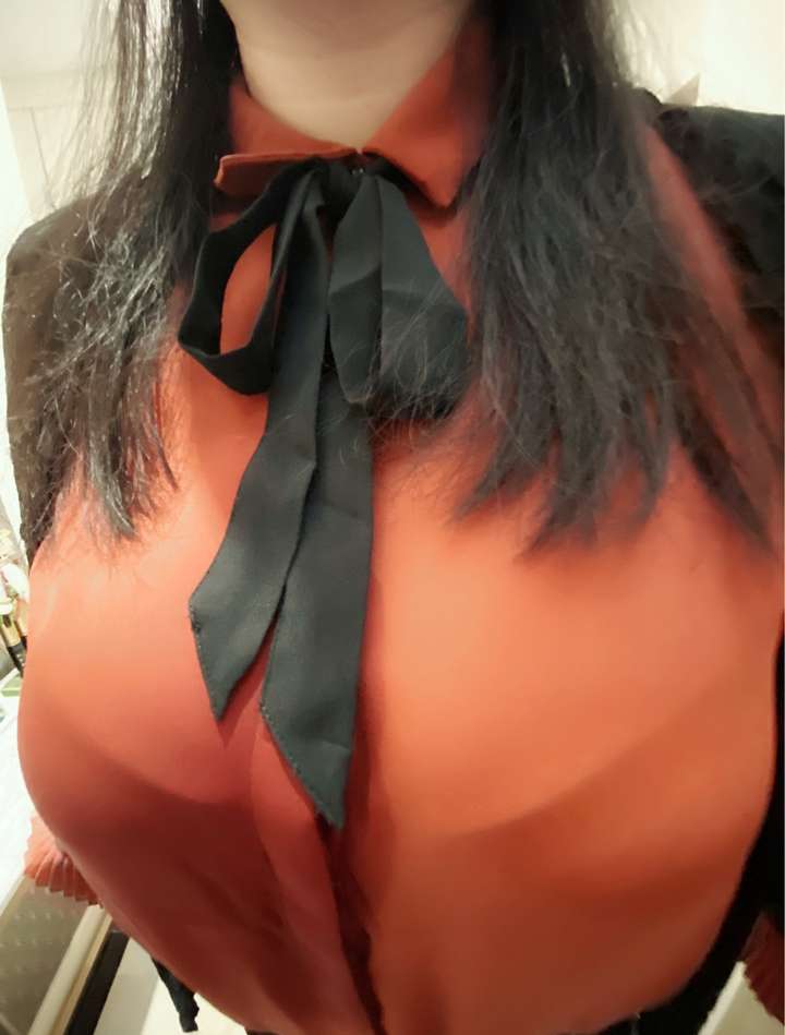和一个大胸妹子谈恋爱是什么感觉?