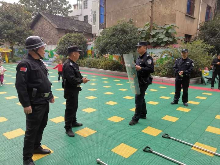贵州惠水公安开展系列校园安全反恐演练