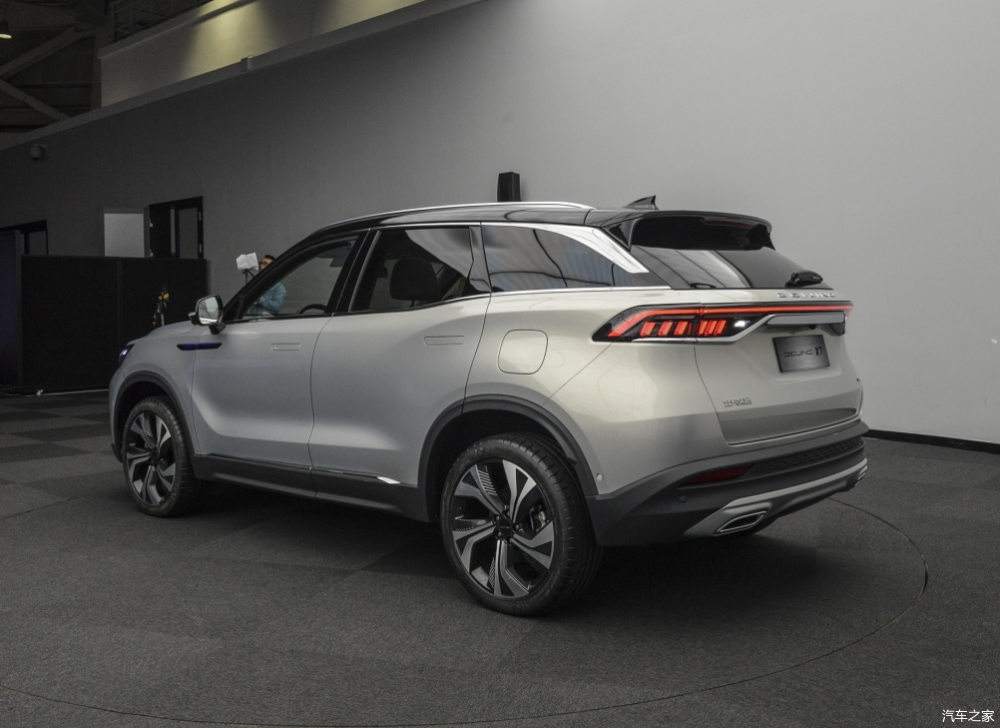 北汽 开窍 了 新款中型suv换英文车标 预售10万起 知乎