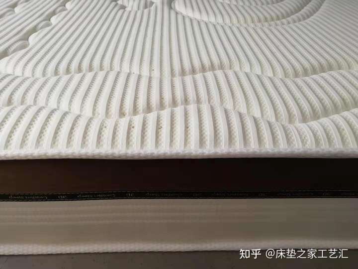 请看专业回答 1:床垫材质要环保,这一点需要自己做点功课,认识一些