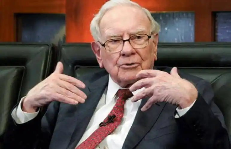 巴菲特分享职业心得，建议年轻人别在意起薪，但要选对老板和方向，对此你怎么看？