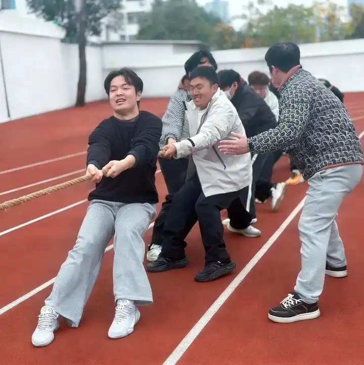 浙江省广播电视中等专业学校富阳校区拔河比赛圆满落幕!(图2) 浙江省广播电视中等专业学校富阳校区拔河比赛圆满落幕!(图2)