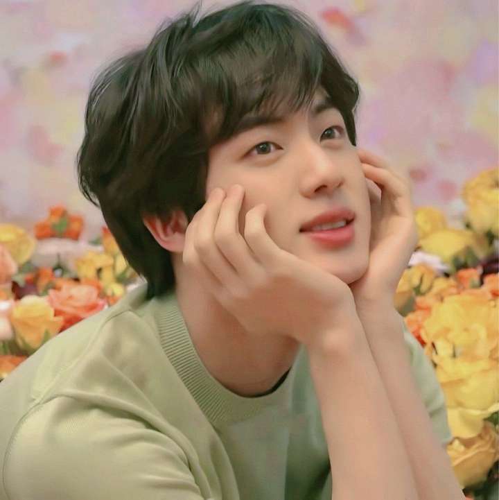 最后,金硕珍多可爱啊,简直可爱炸了,我超喜欢他的嘟嘟唇.