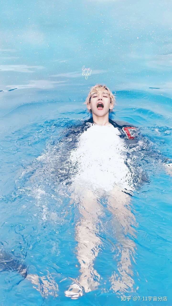 姐妹们姐妹们求求这张的边伯贤出自哪里呀,太帅了?