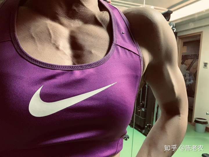 女性练出胸肌是什么样的?