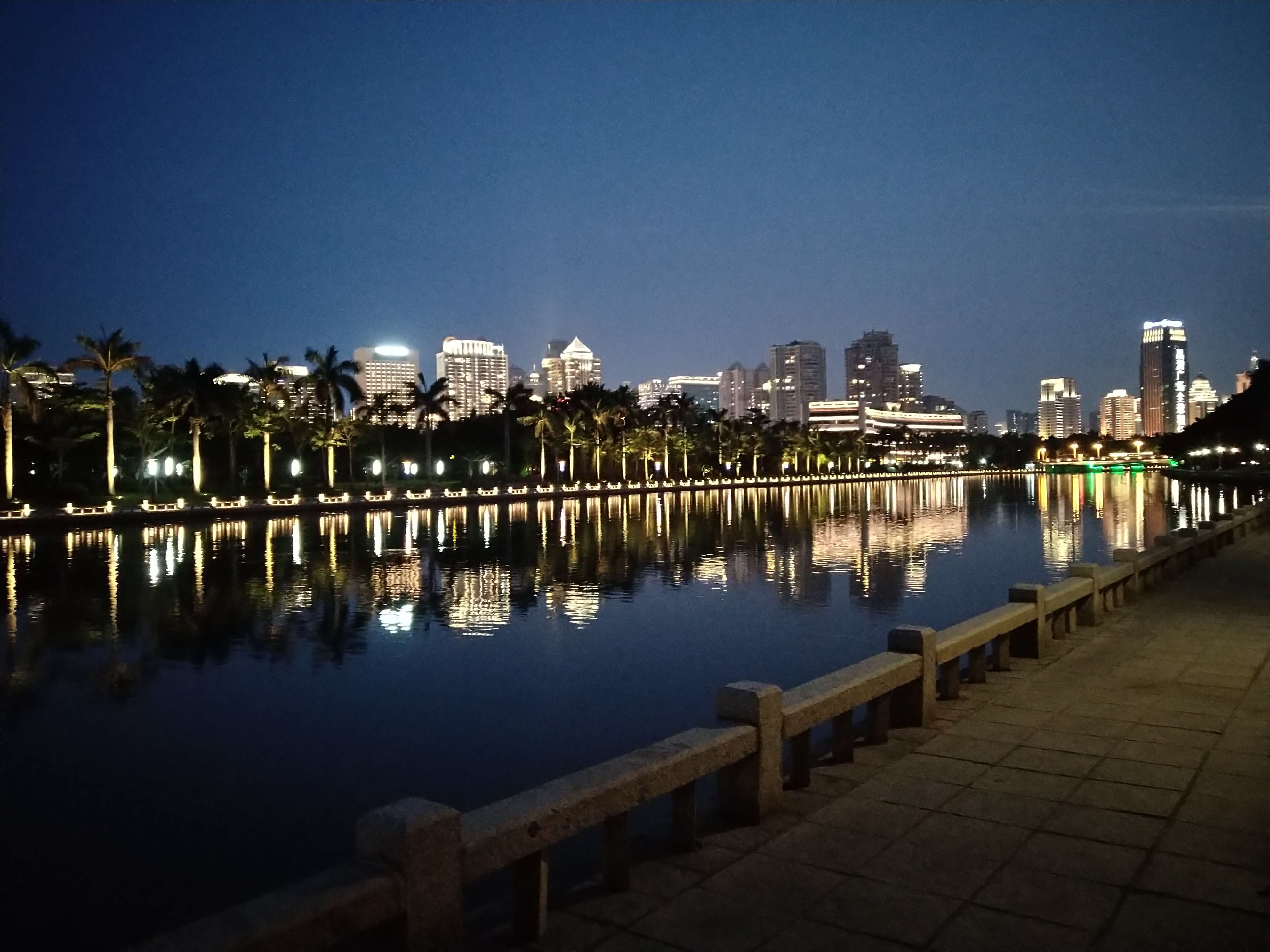 沈阳丁香湖夜景图片