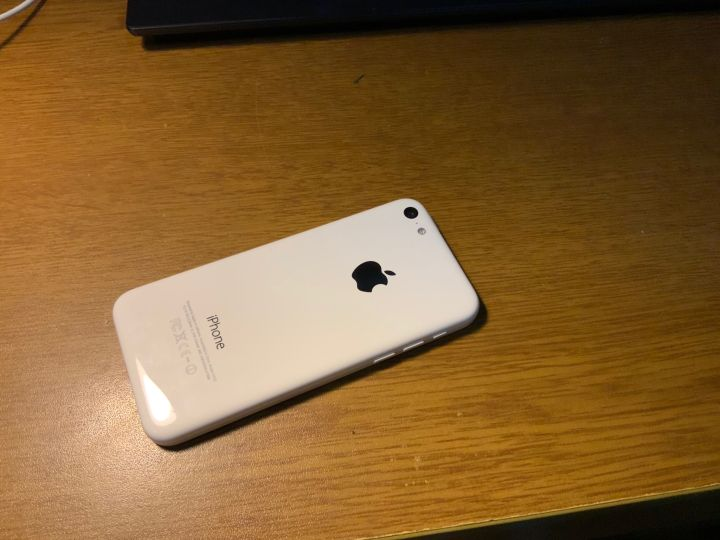 2020年还在用iphonese第一代是什么体验