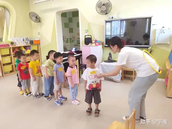 给孩子「立规矩」应该从几岁开始？是否真的有必要？