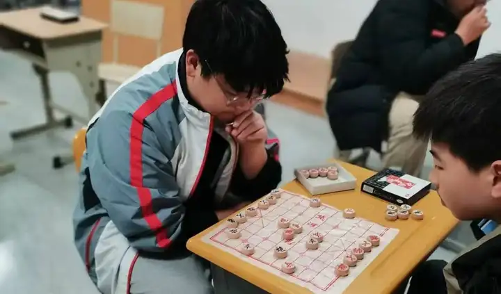 棋思妙想 弈动校园 | 塘栖校区“棋誉杯”象棋、五子棋大赛(图3)