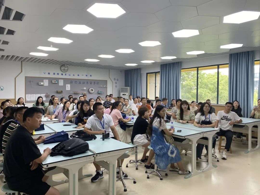 从“听讲”到“体验”——海曙小学人工智能赋能课堂“全攻略”