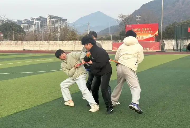 浙江省广播电视中等专业学校富阳校区趣味运动会圆满结束!(图13) 浙江省广播电视中等专业学校富阳校区趣味运动会圆满结束!(图13)