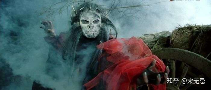 邑李氏家有蟒仙,曰"黑山大王",能隐见其形,细则如蚓,巨则如瓮.