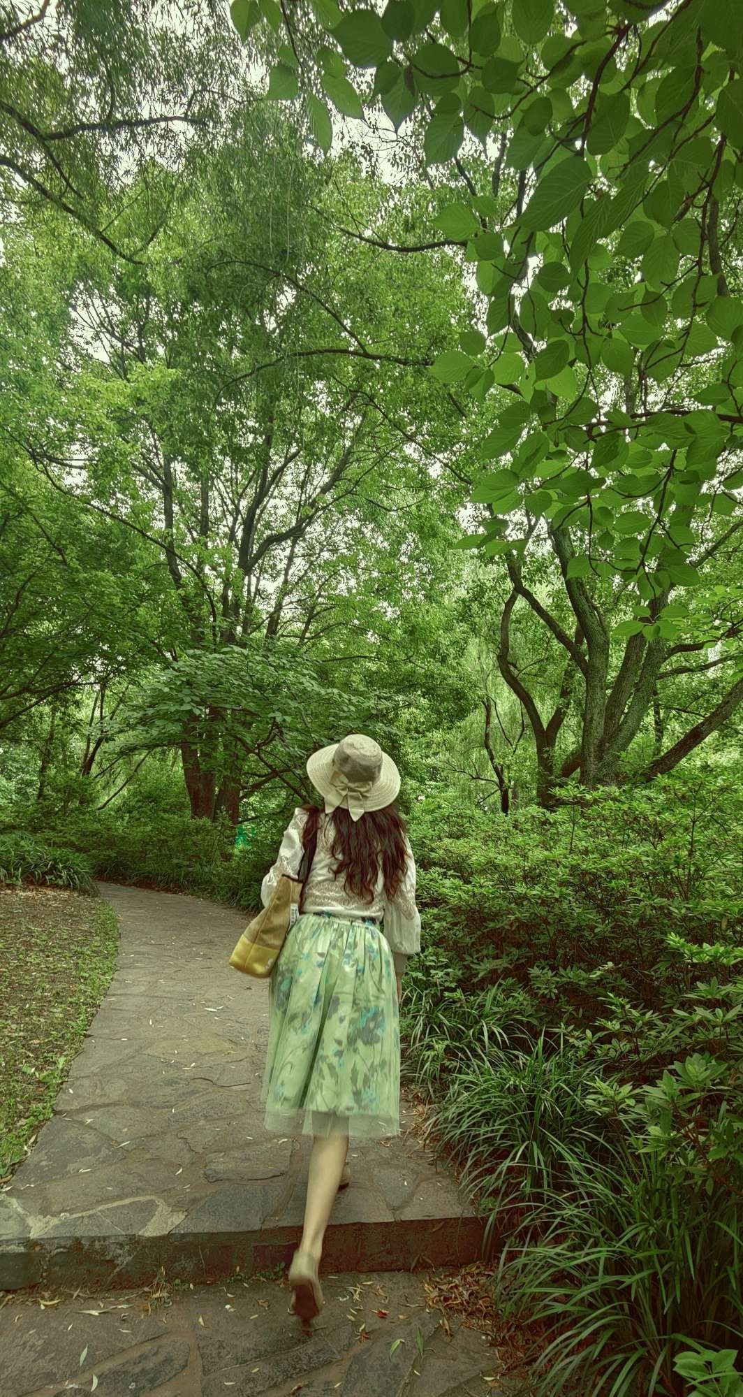 小薇薇 的想法: 背影 | 熙熙攘攘的世间,看到的都是形形… - 知乎